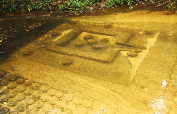 The river of 1000 Lingas and the Citadel of the Women tour